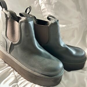 UGG Neumel Platform Chelsea Boots Forest Night Leather Sz Women’s 10